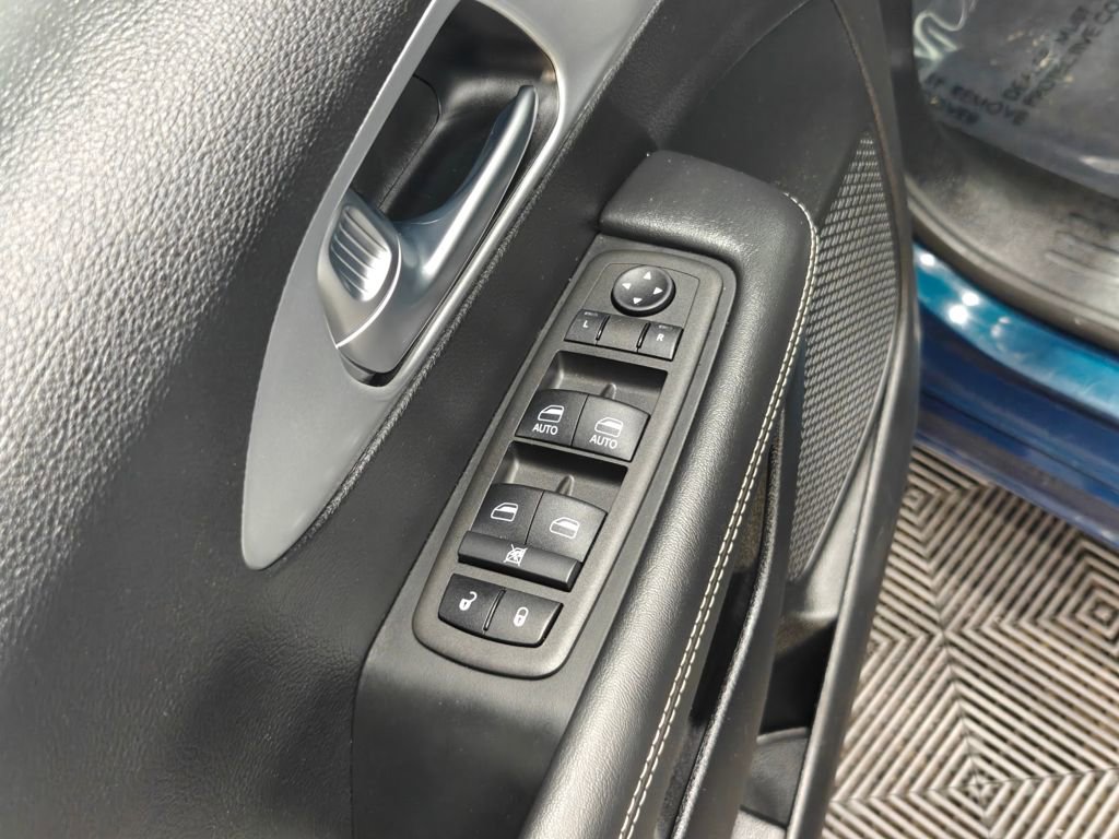 Used 2024 Chrysler Pacifica Touring image 51