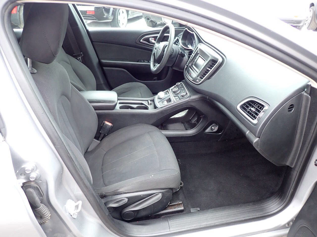 Used 2016 Chrysler 200 Limited image 9
