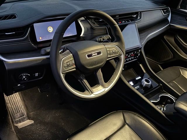 Certified 2025 Jeep Grand Cherokee Limited w/ Luxury Tech Group II image 17