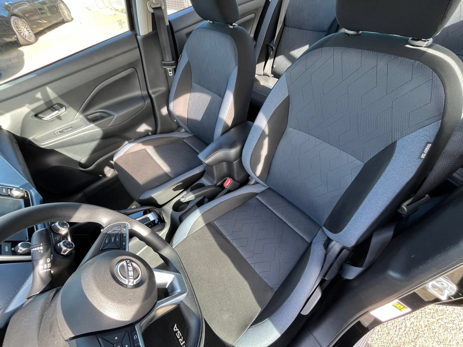 Used 2025 Nissan Versa SV FWD image 34