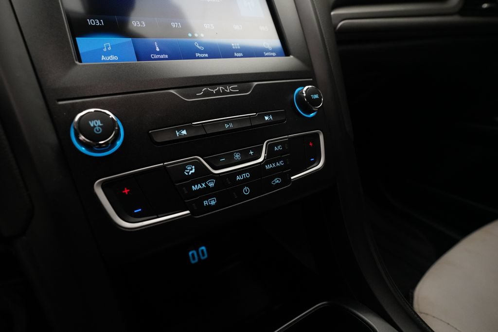Used 2020 Ford Fusion SE w/ Equipment Group 151A FWD image 22