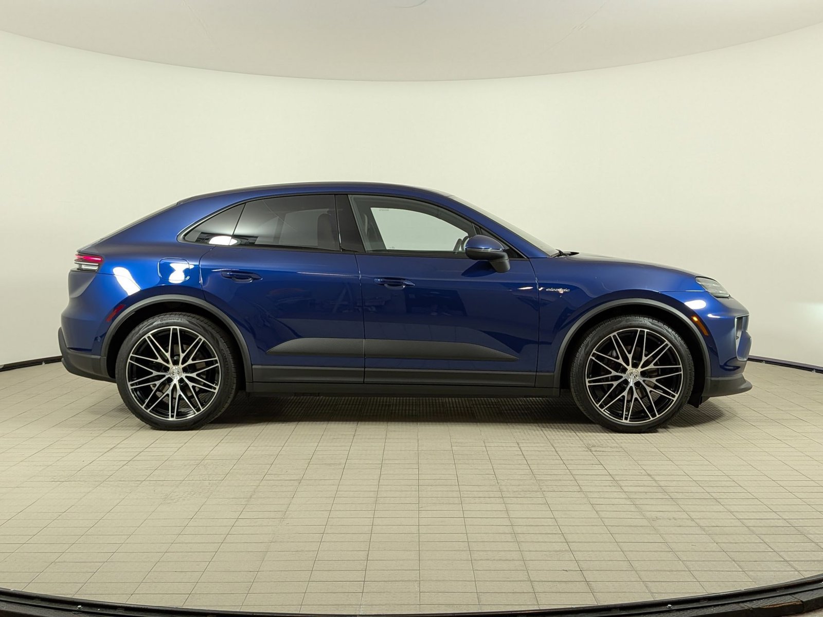 Certified 2025 Porsche Macan Electric RWD image 6