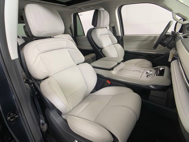New 2025 Lincoln Navigator Reserve image 28