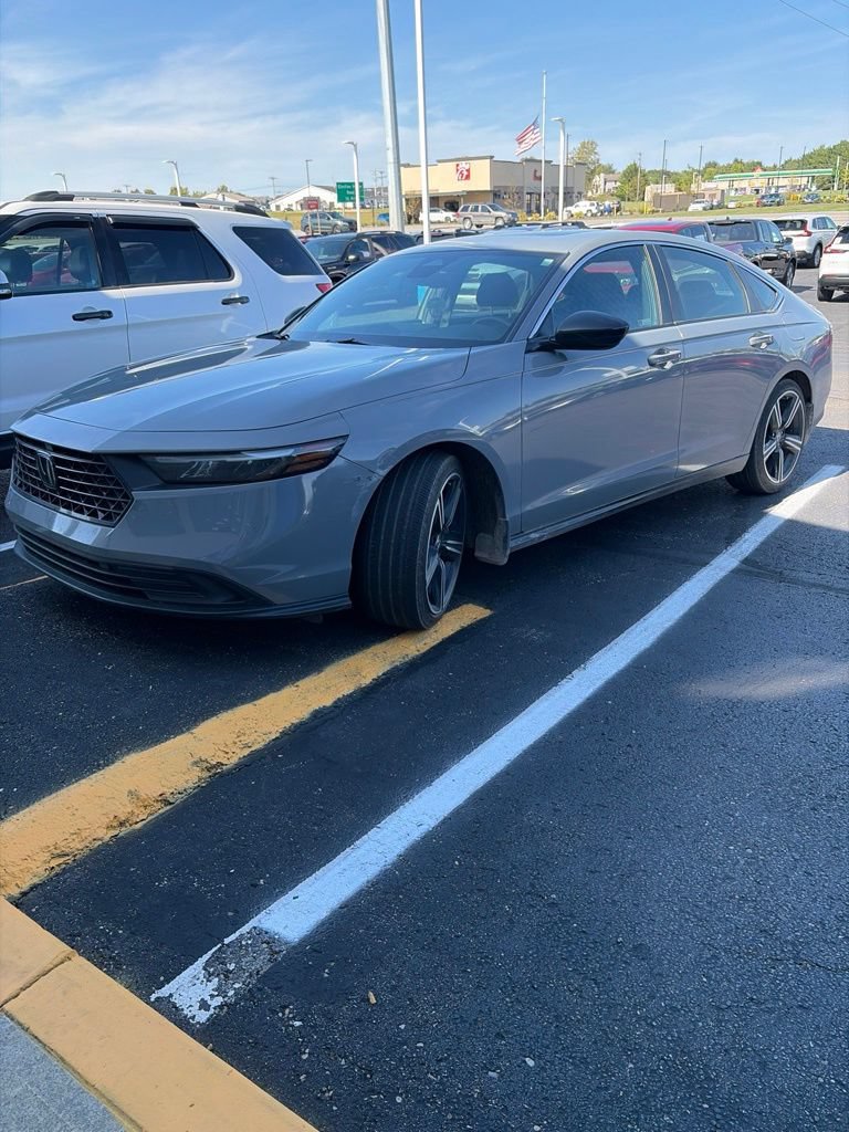 Used 2024 Honda Accord Sport image 2