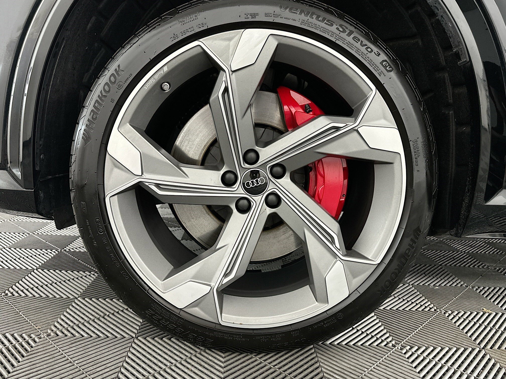 Used 2024 Audi Q8 e-tron Prestige w/ Prestige Package AWD/4WD image 37