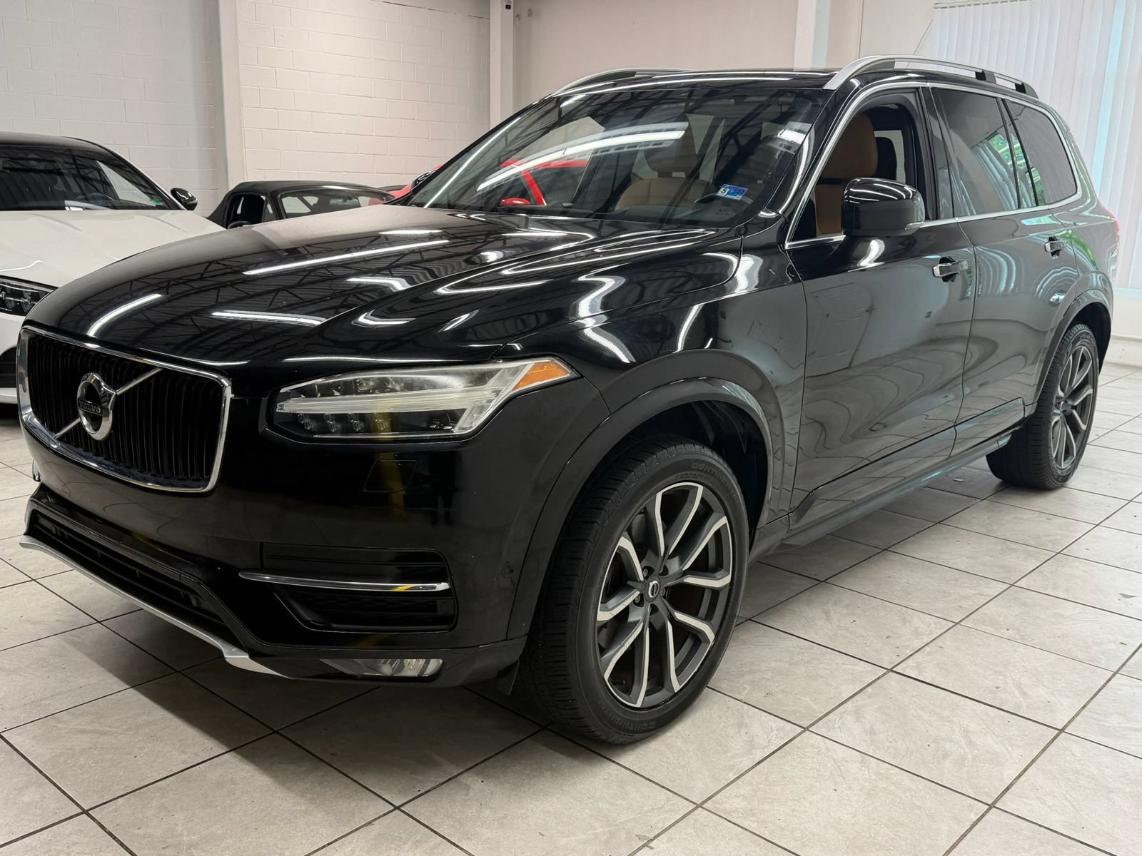 Used 2016 Volvo XC90 T6 Momentum w/ Momentum Plus Package AWD/4WD image 3