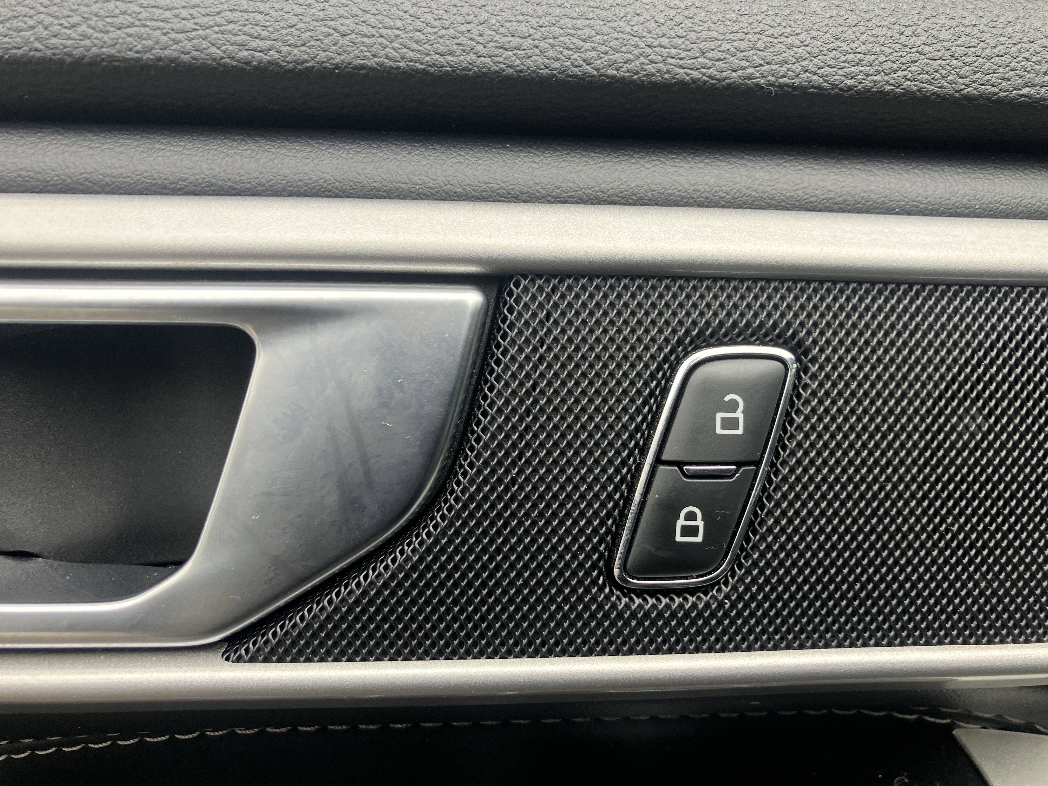 Used 2022 Ford Explorer XLT w/ Equipment Group 202A image 18