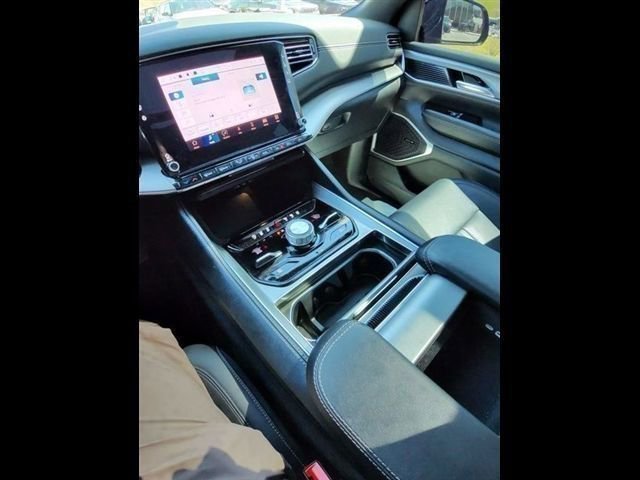 Used 2024 Jeep Wagoneer L Series II w/ Convenience Group I image 30