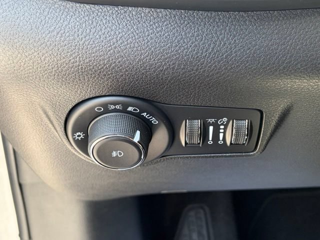 Used 2026 Jeep Compass Limited AWD/4WD image 25