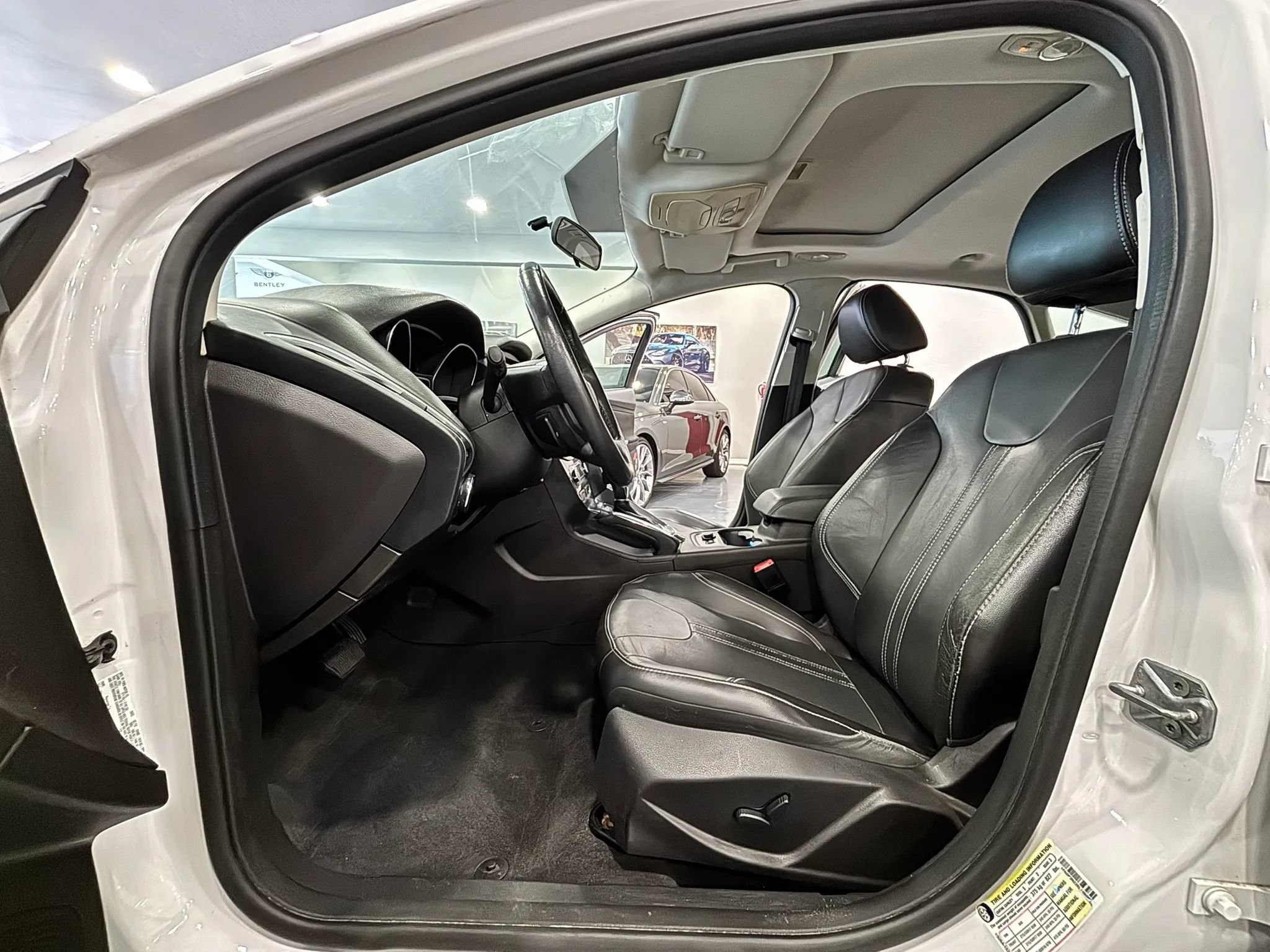Used 2014 Ford Focus Titanium FWD image 12