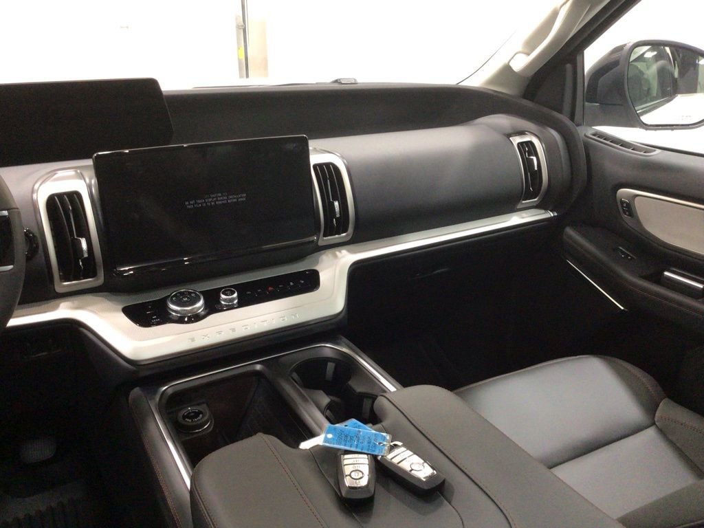 New 2025 Ford Expedition Active image 49