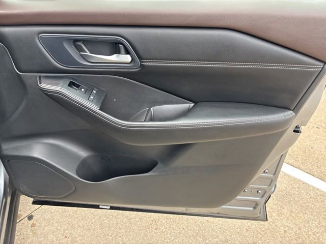 Used 2023 Nissan Rogue SV w/ SV Premium B Package FWD image 13