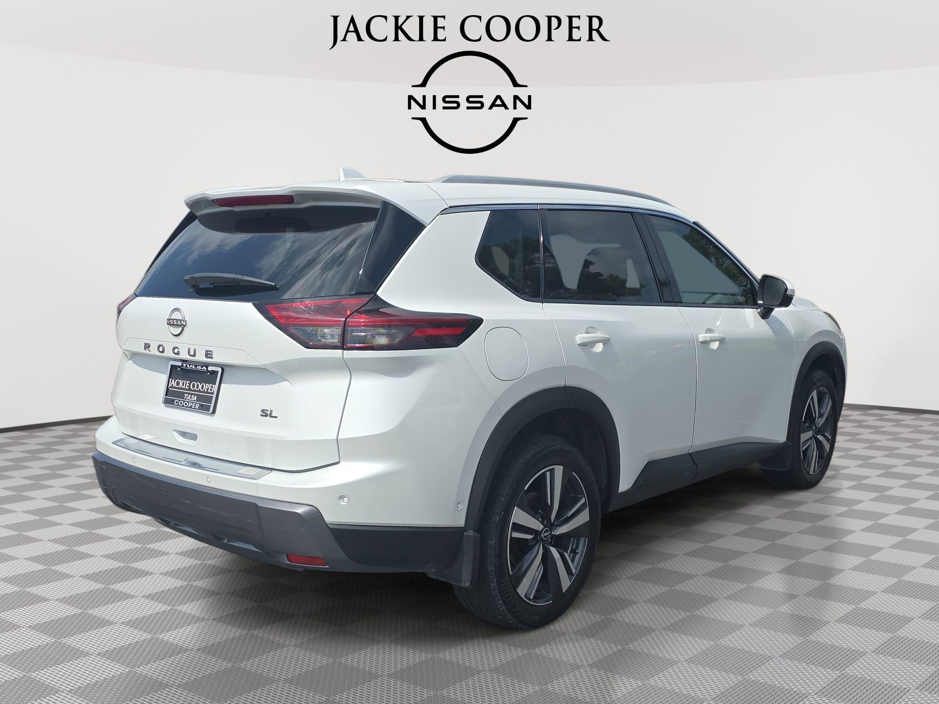 Used 2024 Nissan Rogue SL w/ SL Premium Package FWD image 5
