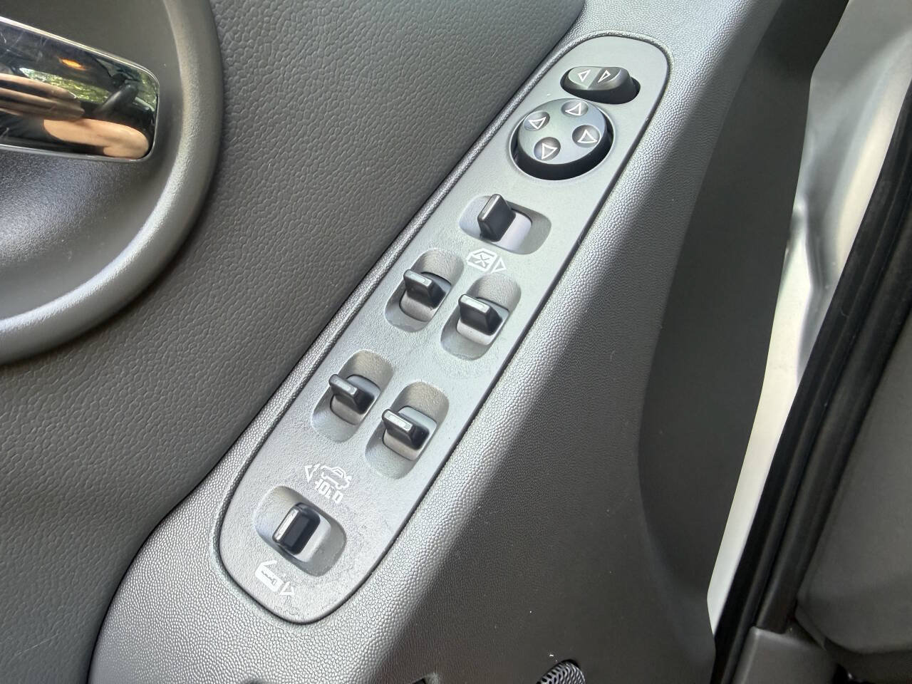 Used 2004 Pontiac Grand Prix GTP FWD image 16
