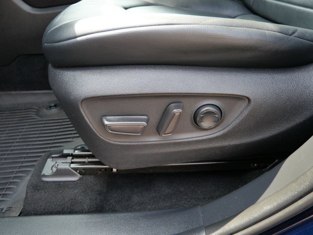 Used 2022 Toyota Highlander XLE AWD/4WD image 14