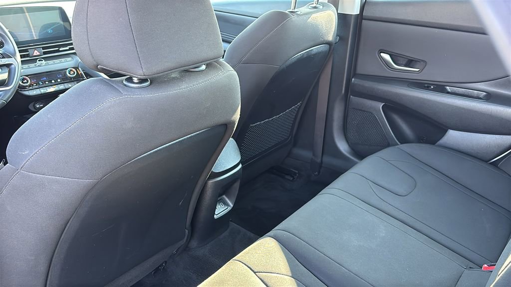 Used 2025 Hyundai Elantra SEL image 31