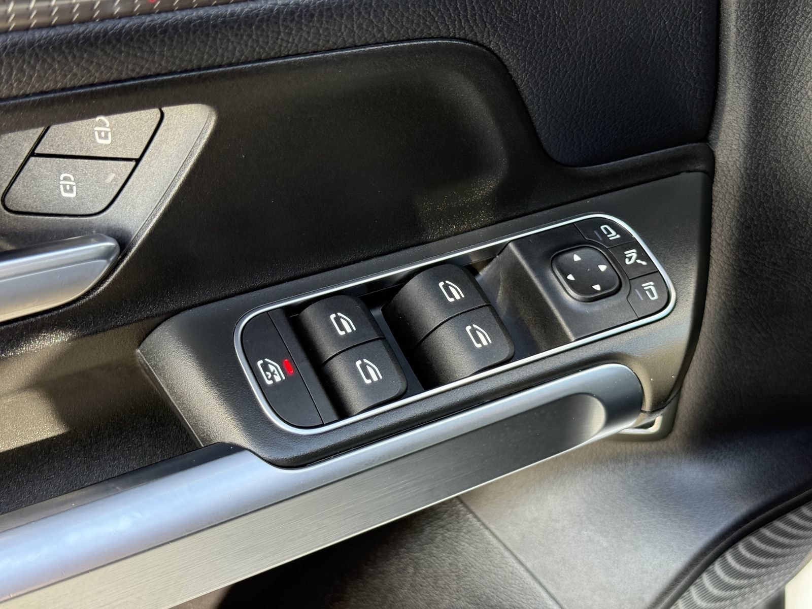 Used 2021 Mercedes-Benz GLB 250 image 22