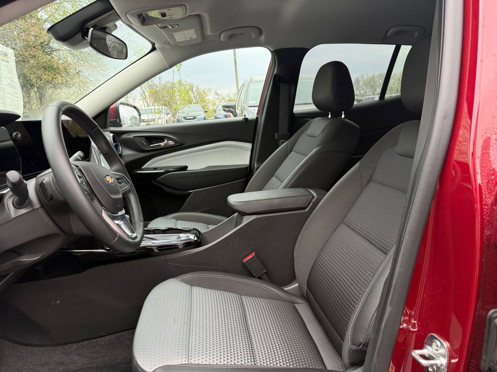 Used 2025 Chevrolet Trax LT image 25