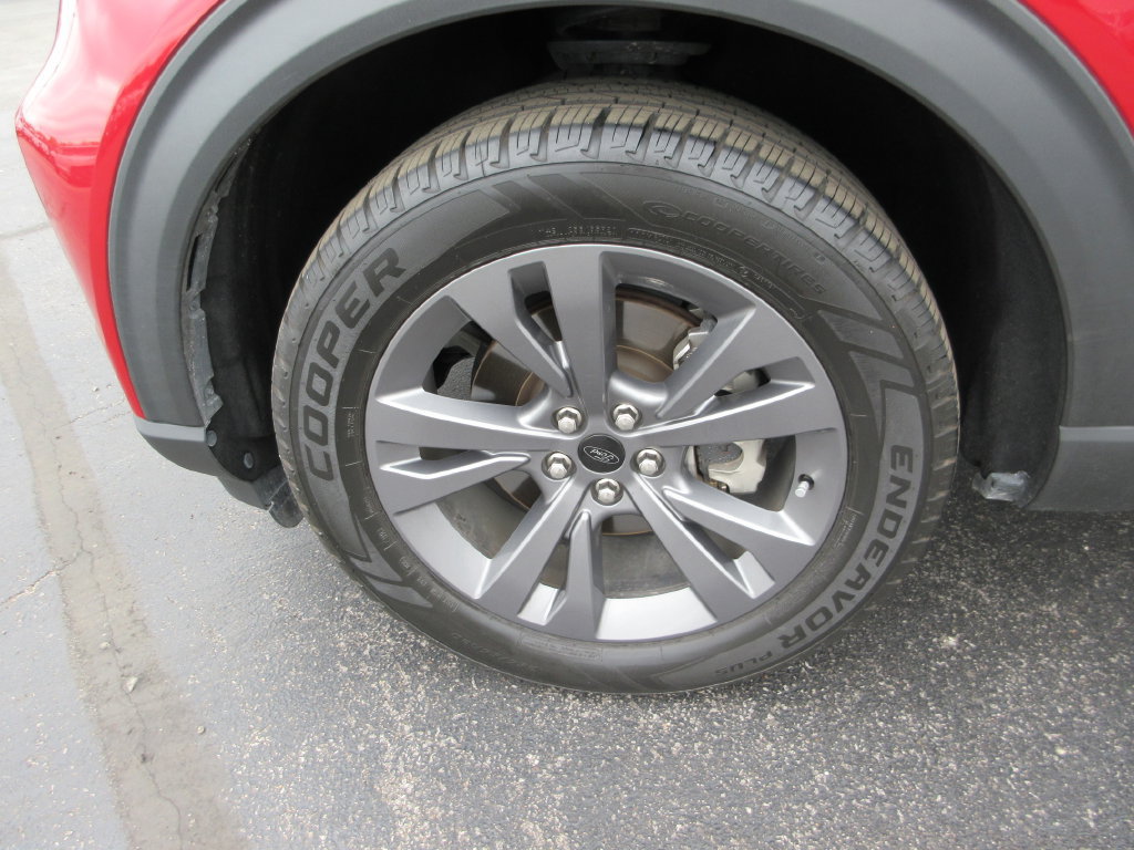 Used 2021 Ford Explorer XLT w/ Equipment Group 202A AWD/4WD image 14