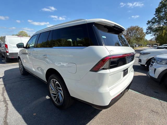 New 2025 Lincoln Navigator Reserve image 4