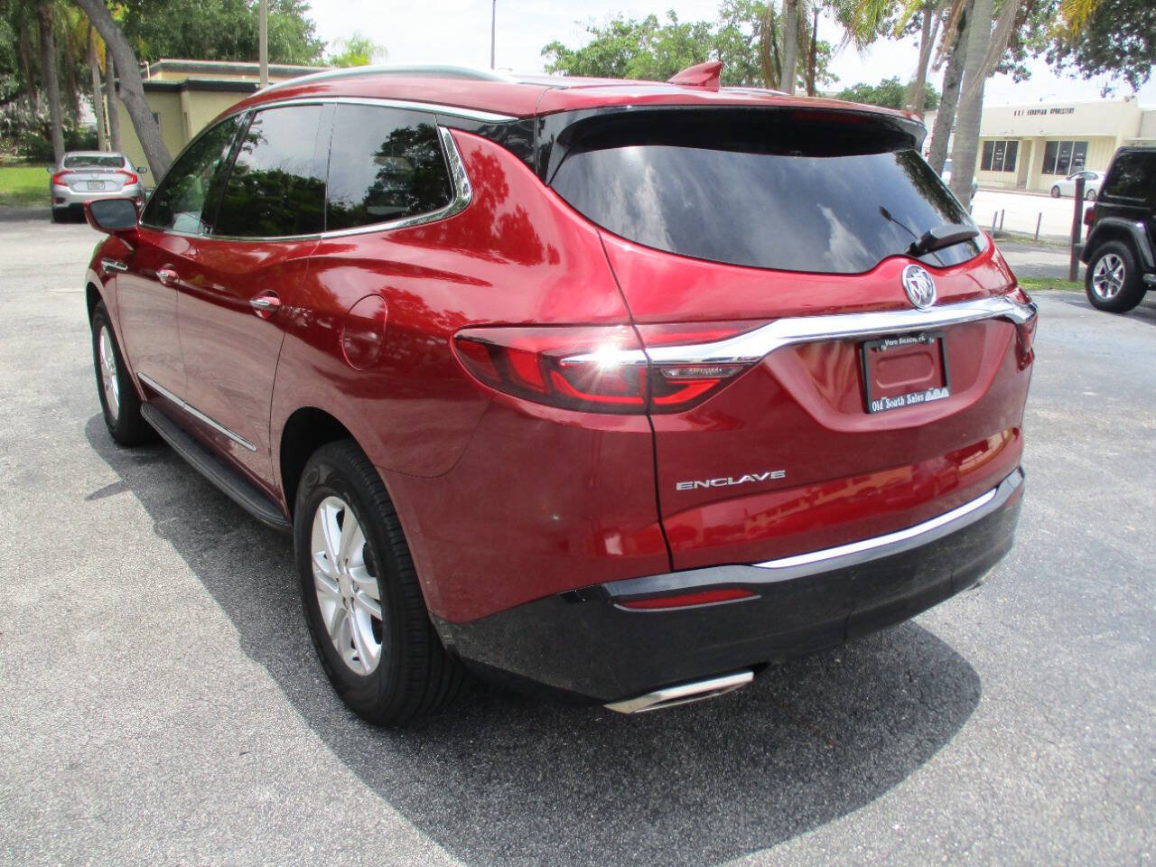 Used 2020 Buick Enclave Essence w/ LPO, Luxury Package FWD image 7