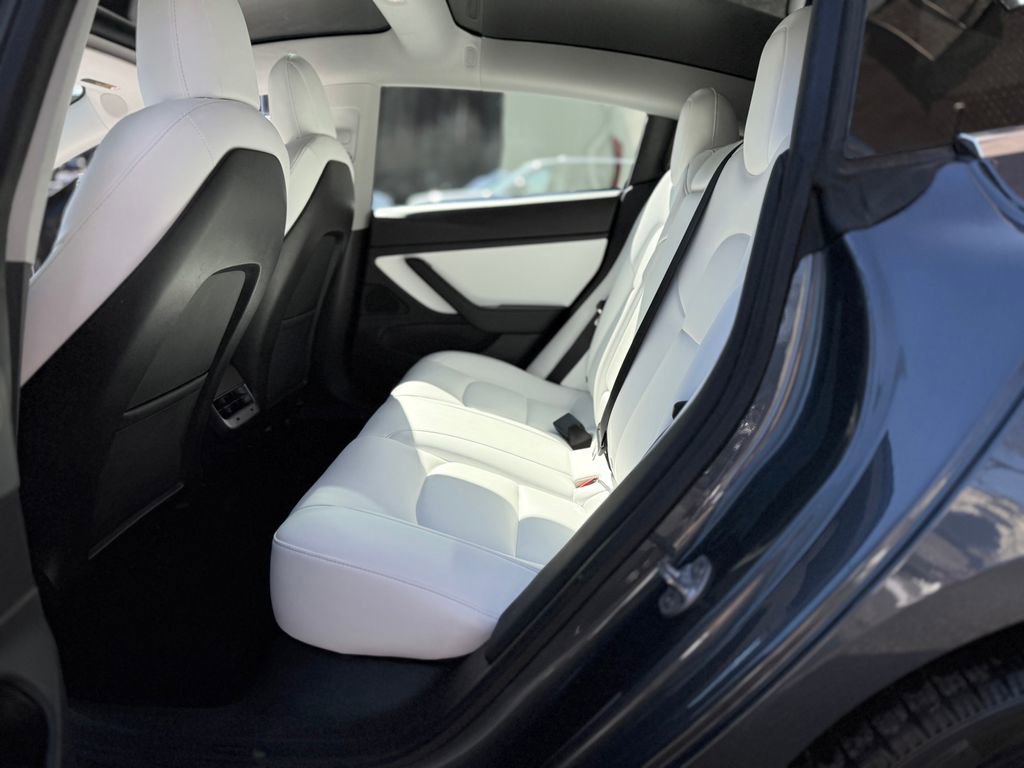 Used 2020 Tesla Model 3 Standard Range Plus image 17