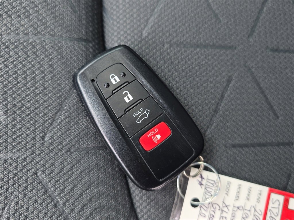 Used 2021 Toyota RAV4 XLE w/ Convenience Package image 39