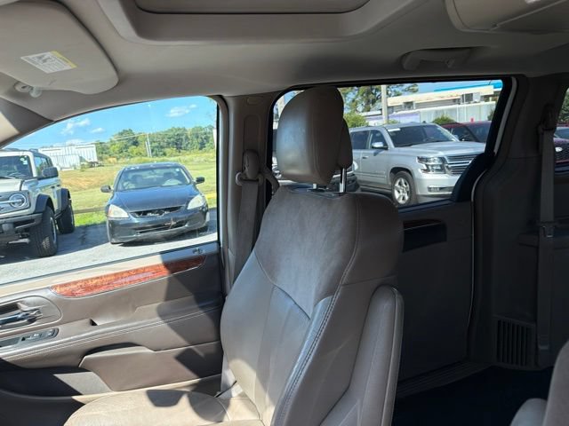 Used 2011 Chrysler Town & Country Limited FWD image 42