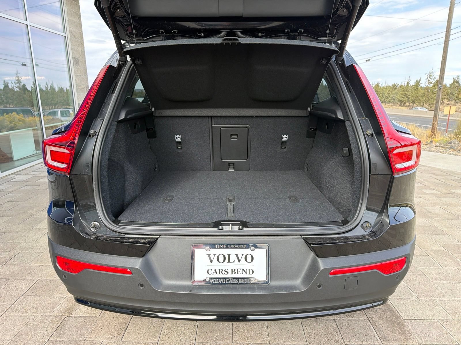Used 2025 Volvo XC40 B5 Ultra AWD/4WD image 9