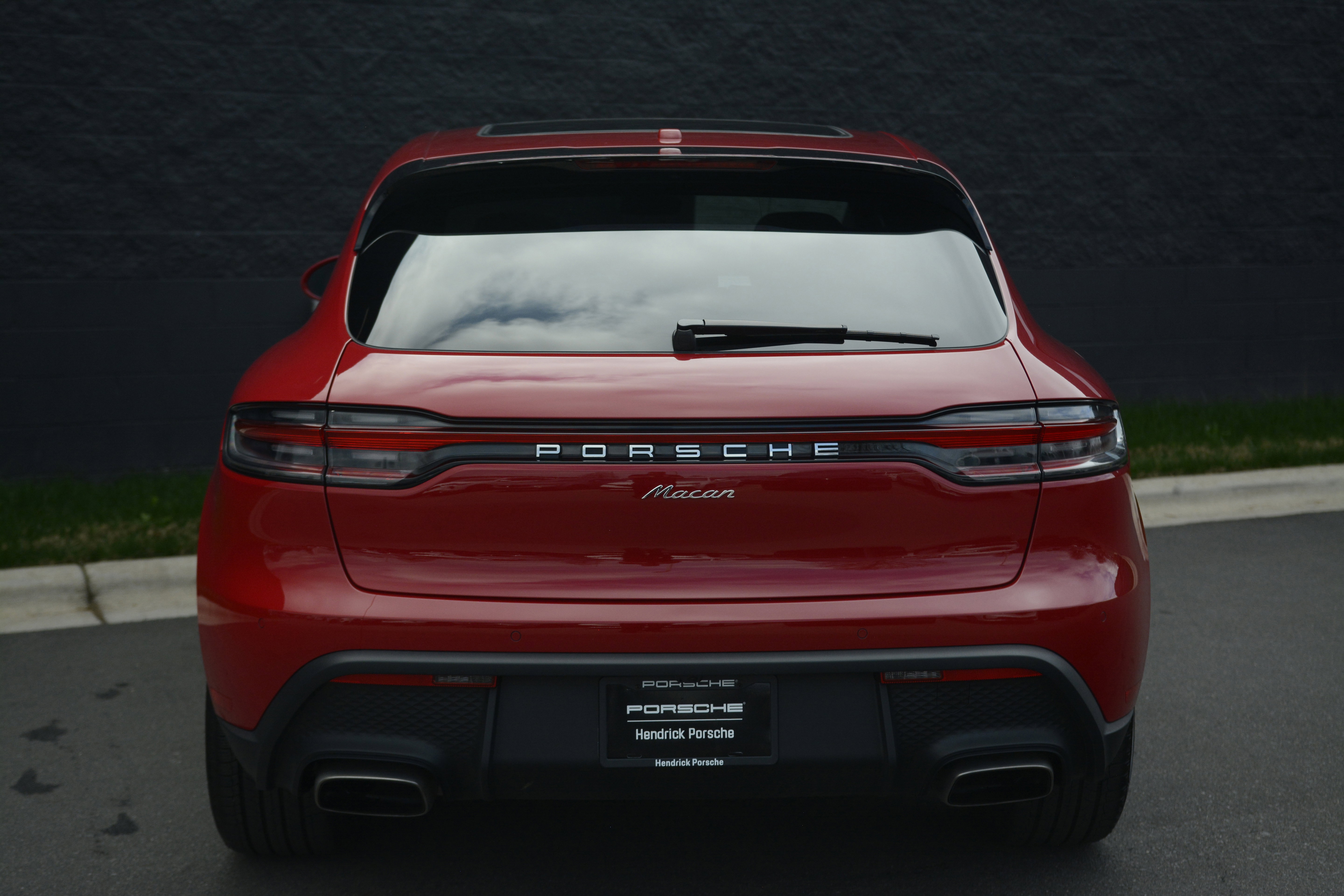 Certified 2025 Porsche Macan image 6
