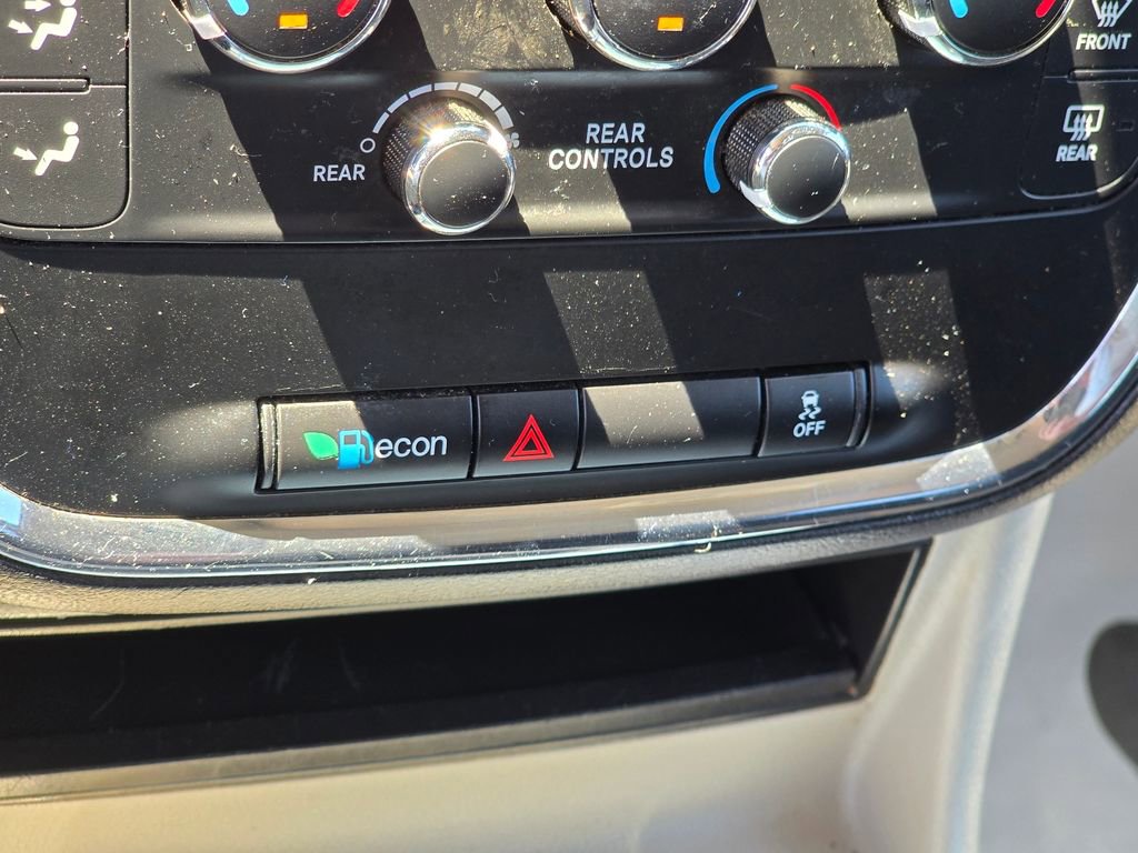 Used 2016 Dodge Grand Caravan SXT image 16