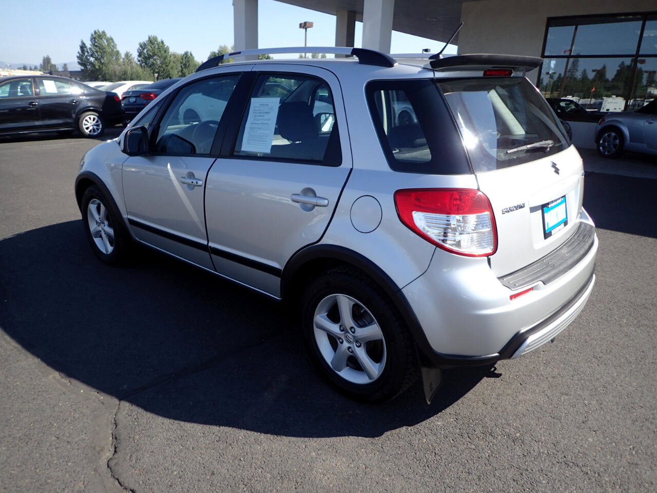 Used 2008 Suzuki SX4 AWD Hatchback w/ Touring Pkg image 3