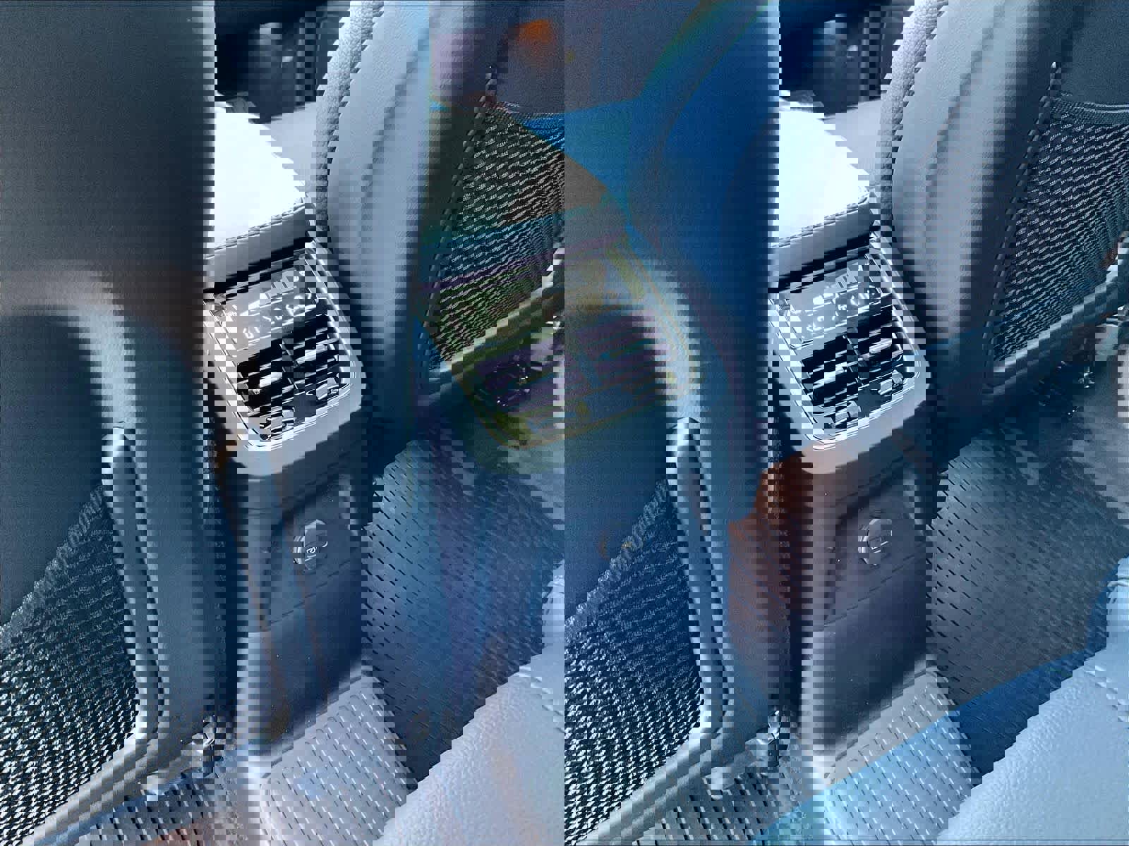 Used 2025 Volvo XC90 T8 Plus w/ Protection Package Premier image 37