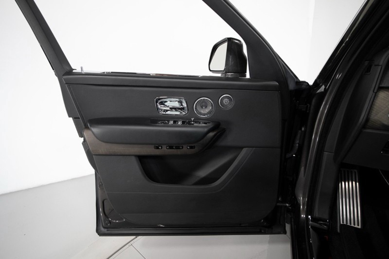 Used 2019 Rolls-Royce Cullinan image 36