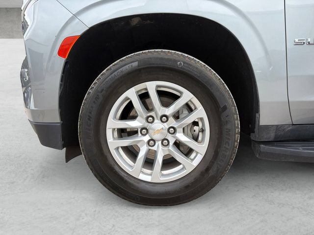 Used 2024 Chevrolet Suburban LT RWD image 23