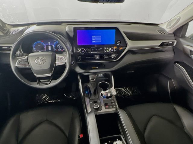 Used 2023 Toyota Highlander Platinum image 28