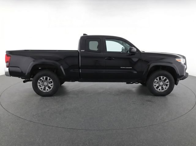 Used 2018 Toyota Tacoma SR5 AWD/4WD image 8
