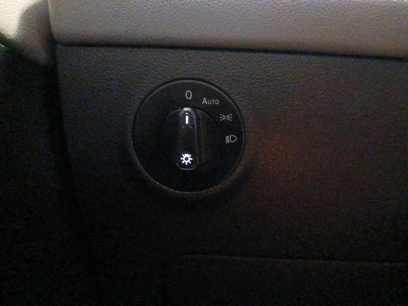 Used 2023 Volkswagen Taos SE w/ Panoramic Sunroof Package image 19