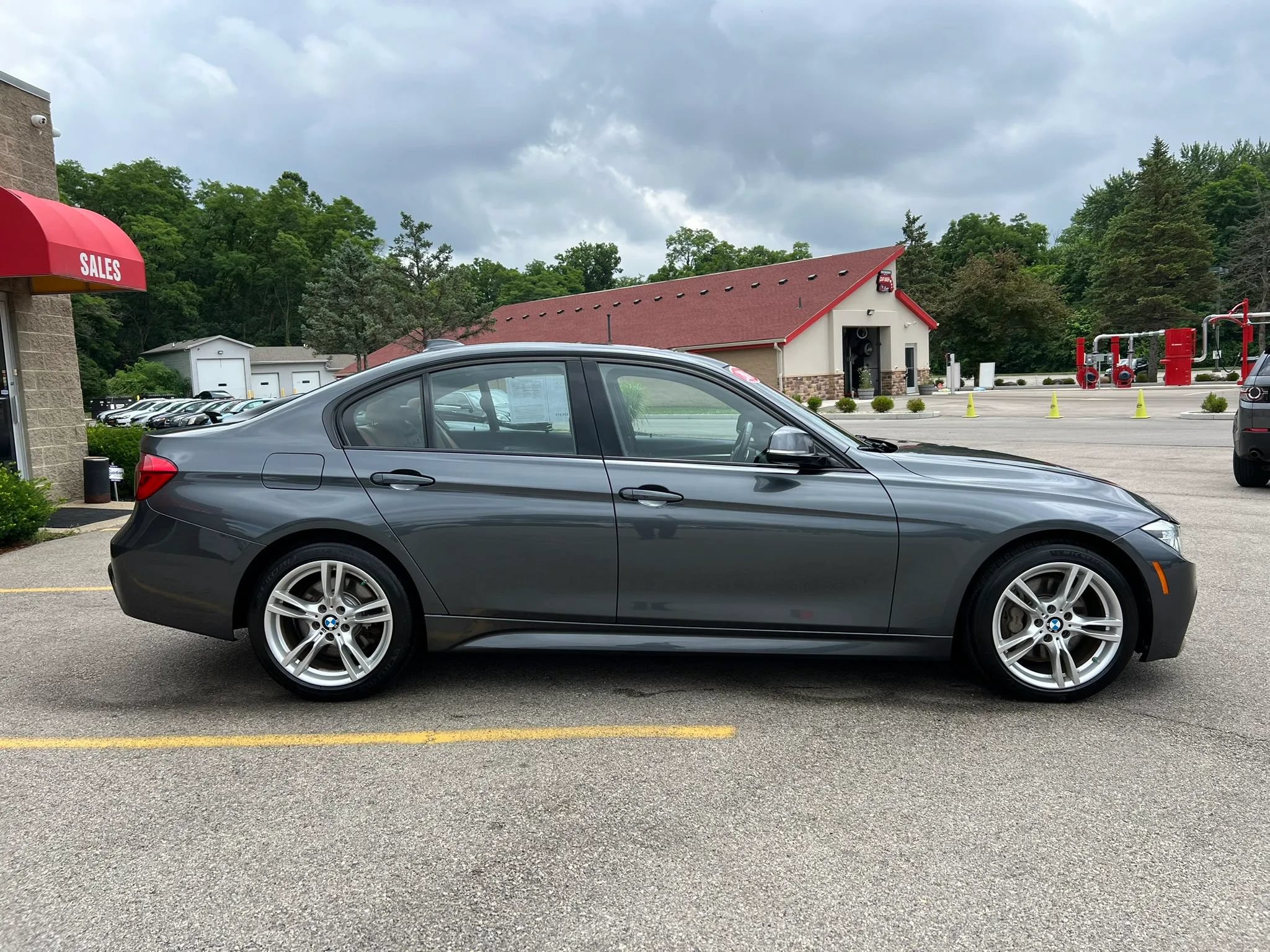 Used 2016 BMW 340i xDrive Sedan AWD/4WD image 4