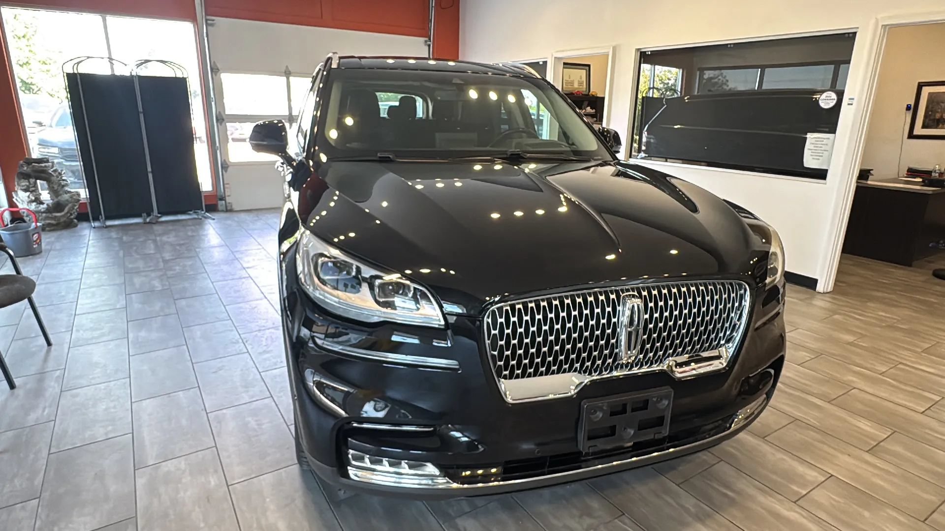 Used 2020 Lincoln Aviator Reserve w/ Equipment Group 202A AWD/4WD image 2