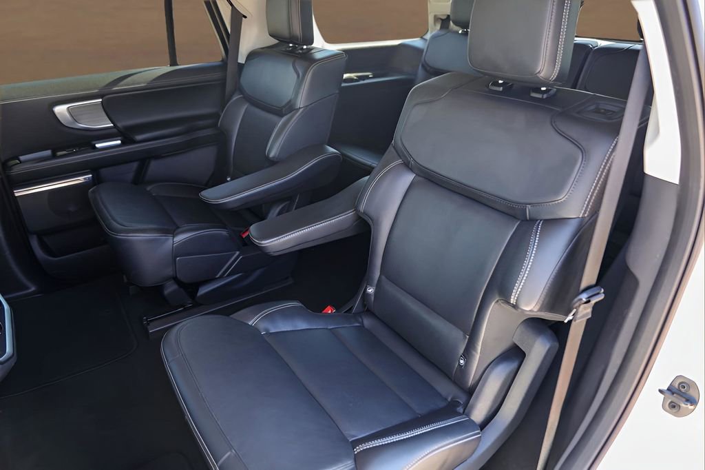 Used 2025 Ford Expedition Platinum image 26