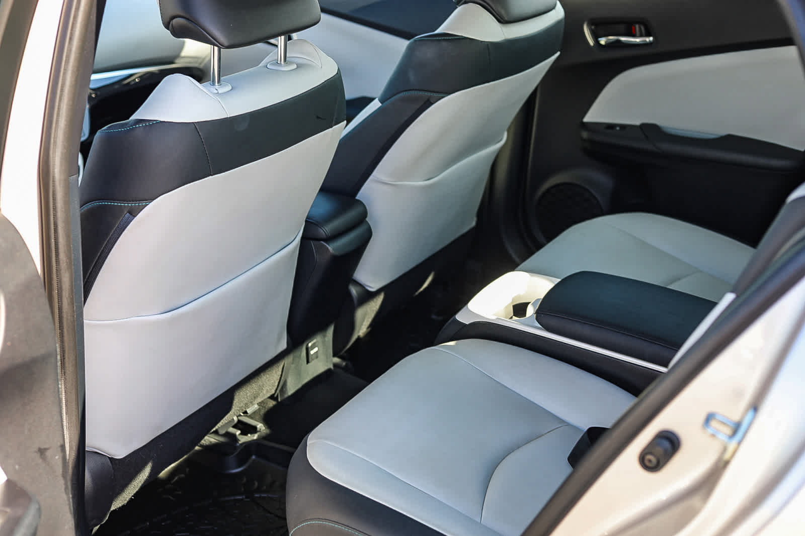 Certified 2017 Toyota Prius Prime Advanced w/ Carpet Mat Package FWD image 15
