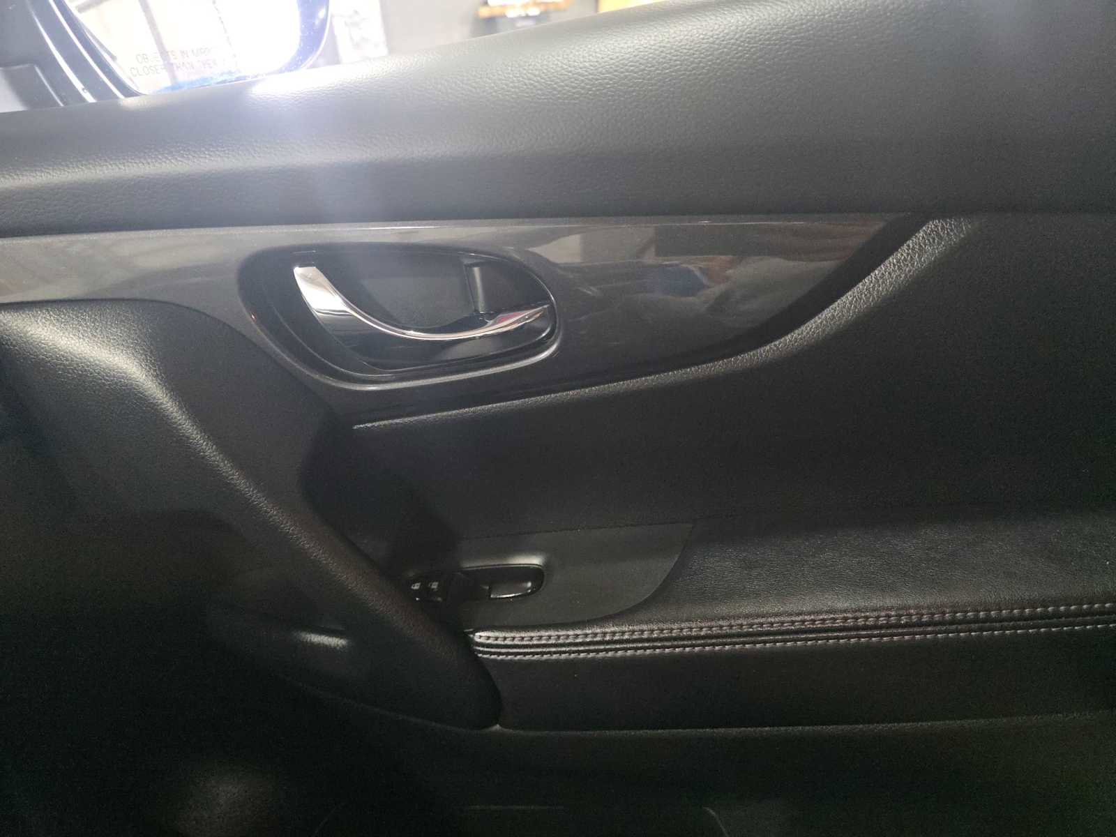 Used 2020 Nissan Rogue SV w/ Premium Package image 22