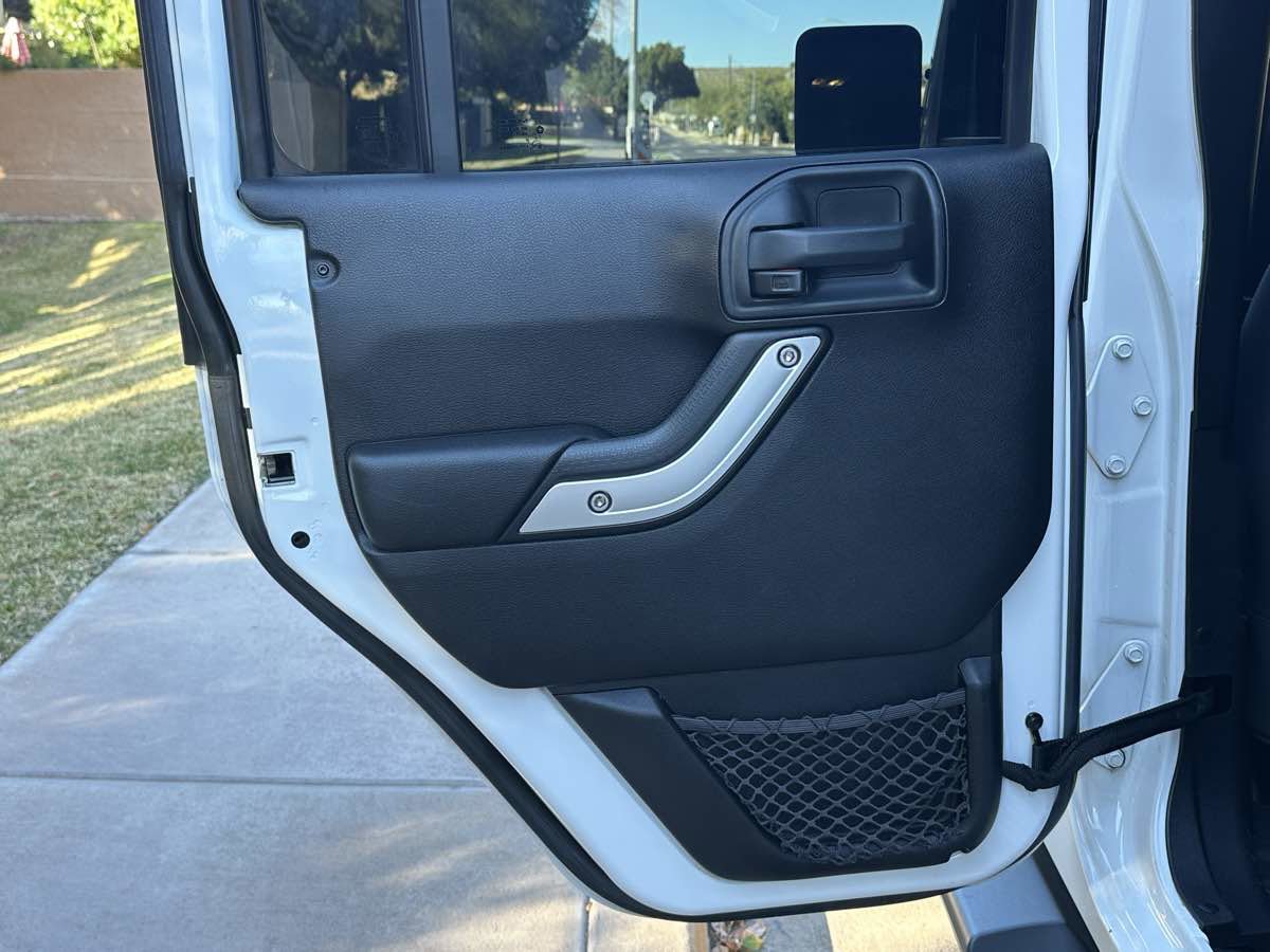 Used 2016 Jeep Wrangler Unlimited Sahara w/ Connectivity Group image 13