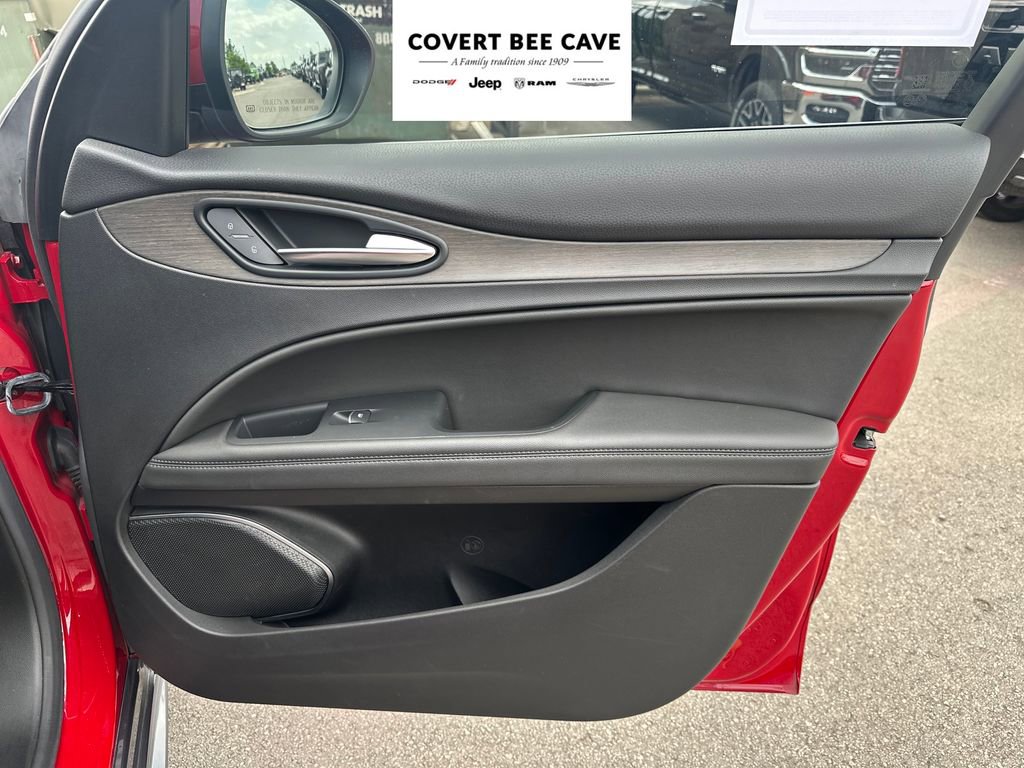 Used 2023 Alfa Romeo Stelvio Ti image 13