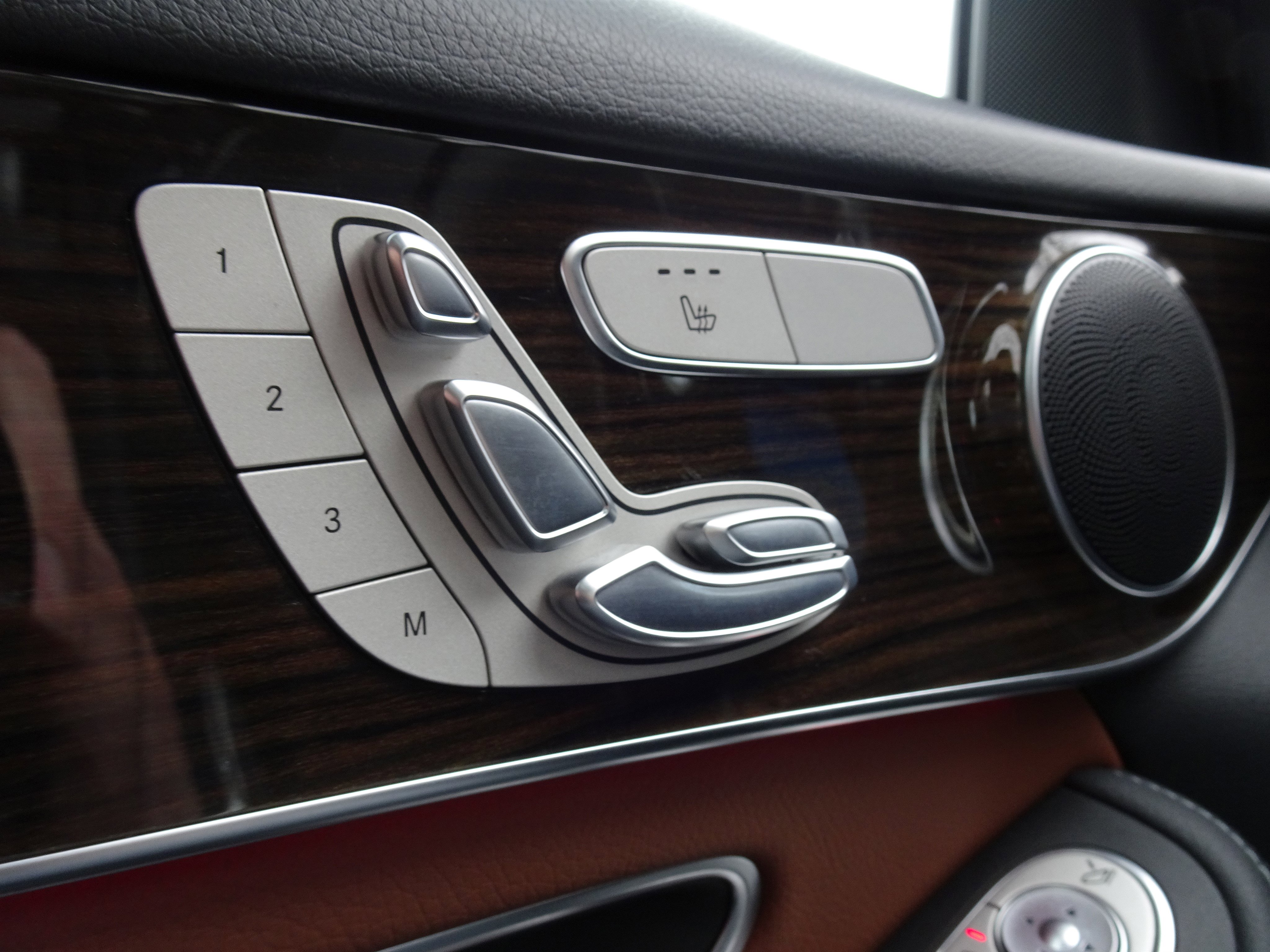 Used 2021 Mercedes-Benz GLC 300 GLC 300 image 32