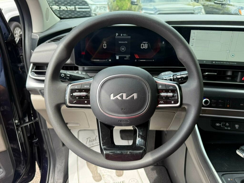 Used 2026 Kia Carnival LX FWD image 5