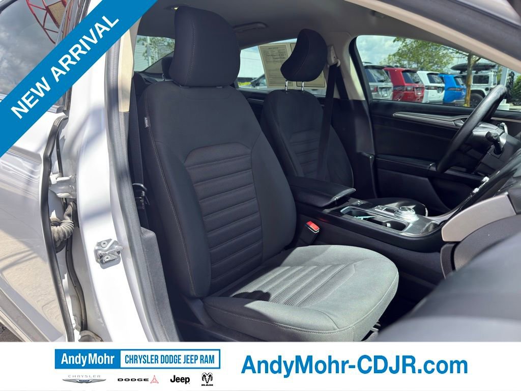Used 2017 Ford Fusion SE w/ Fusion SE Technology Package FWD image 30