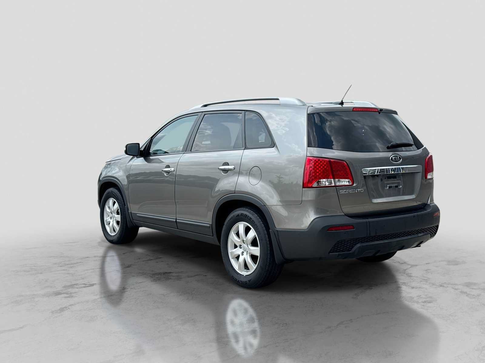 Used 2013 Kia Sorento LX w/ Convenience Pkg FWD image 4