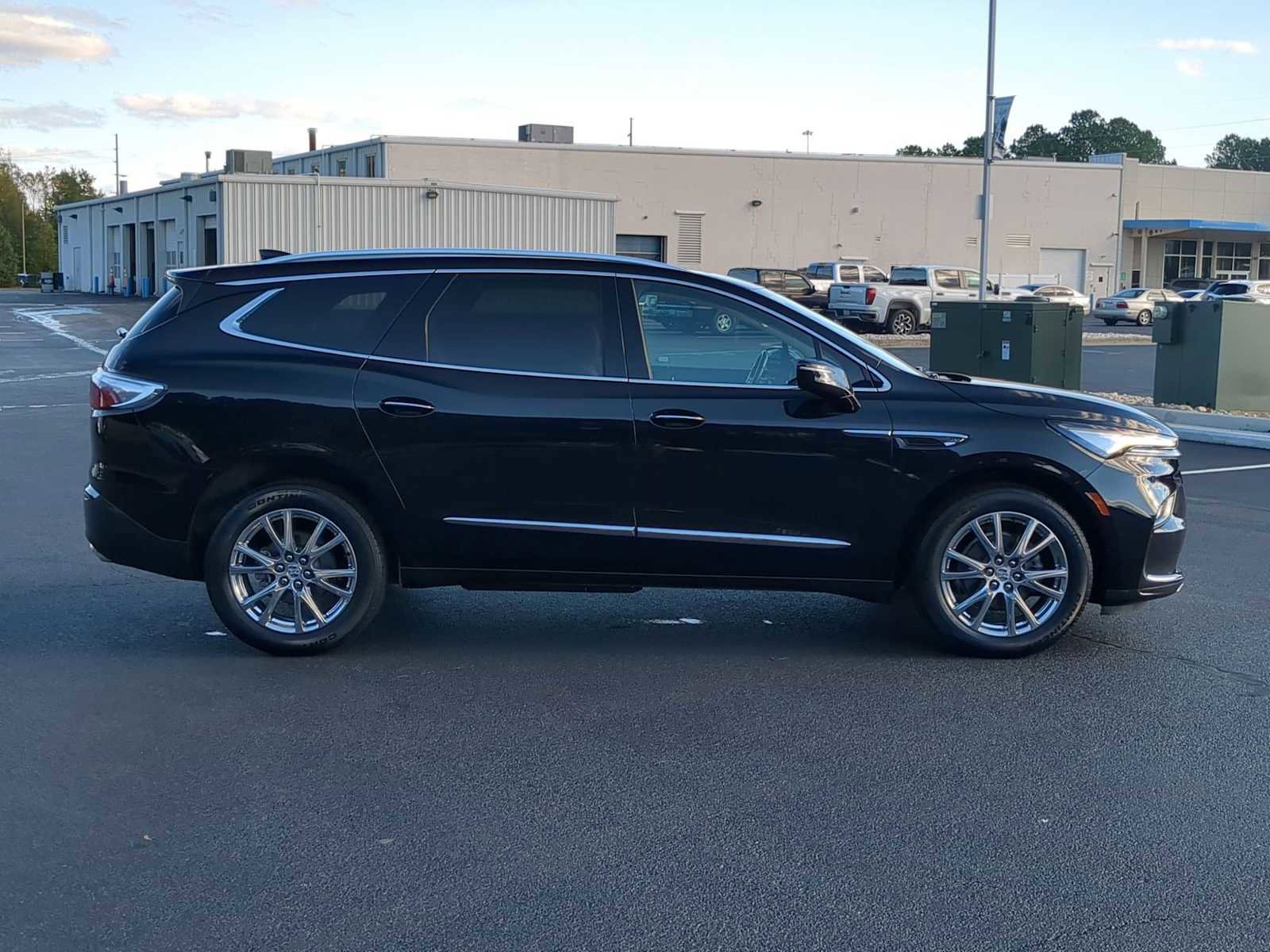 Used 2023 Buick Enclave Essence w/ Experience Buick Package image 9